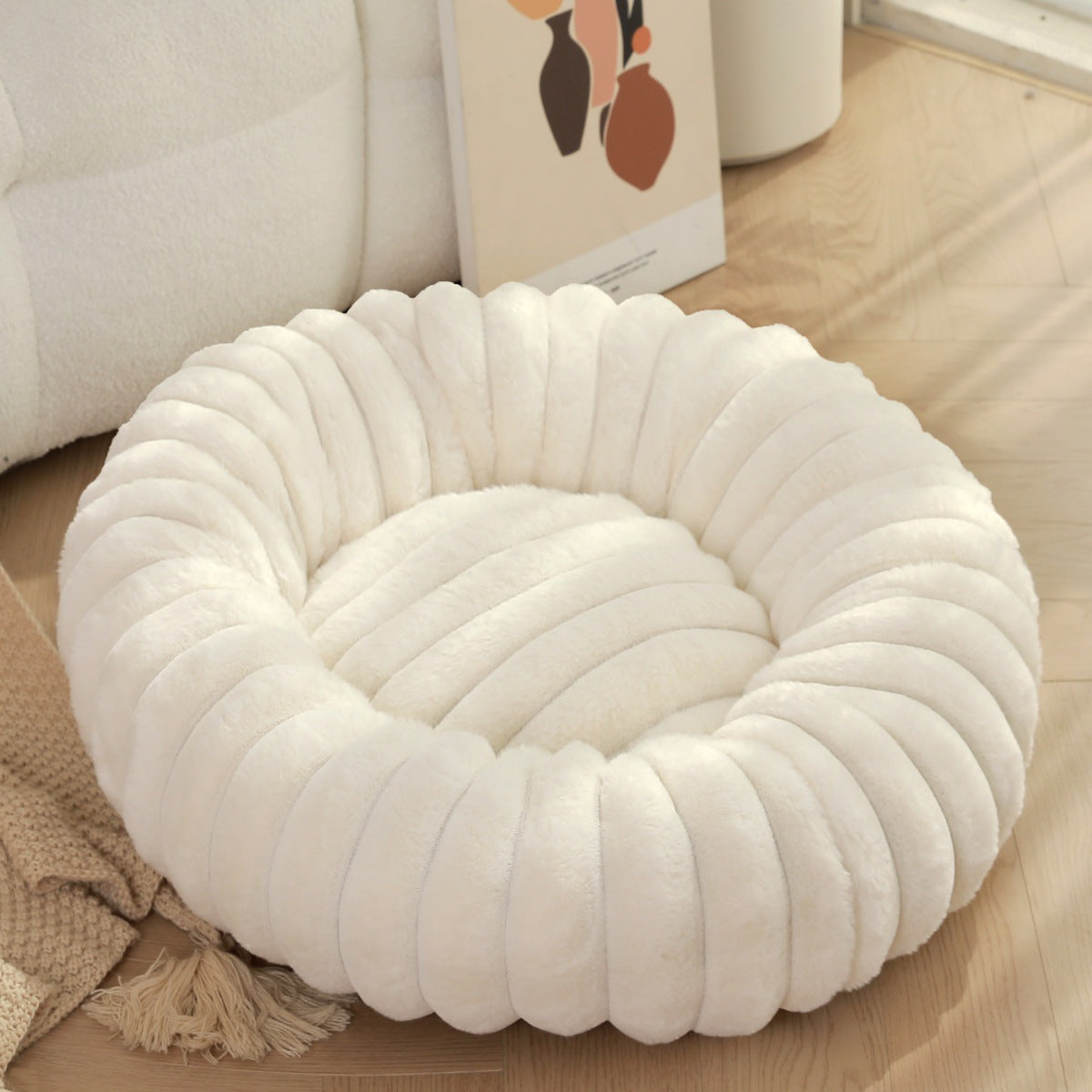Luxury Plush Round Pet Bed – Ultra Soft Calming Dog & Cat Bed with Non-Slip Base